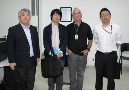 Professor José Barbosa Filho, assessor adjunto da ARII, recebeu os visitantes no laboratório do IsF-Ufam